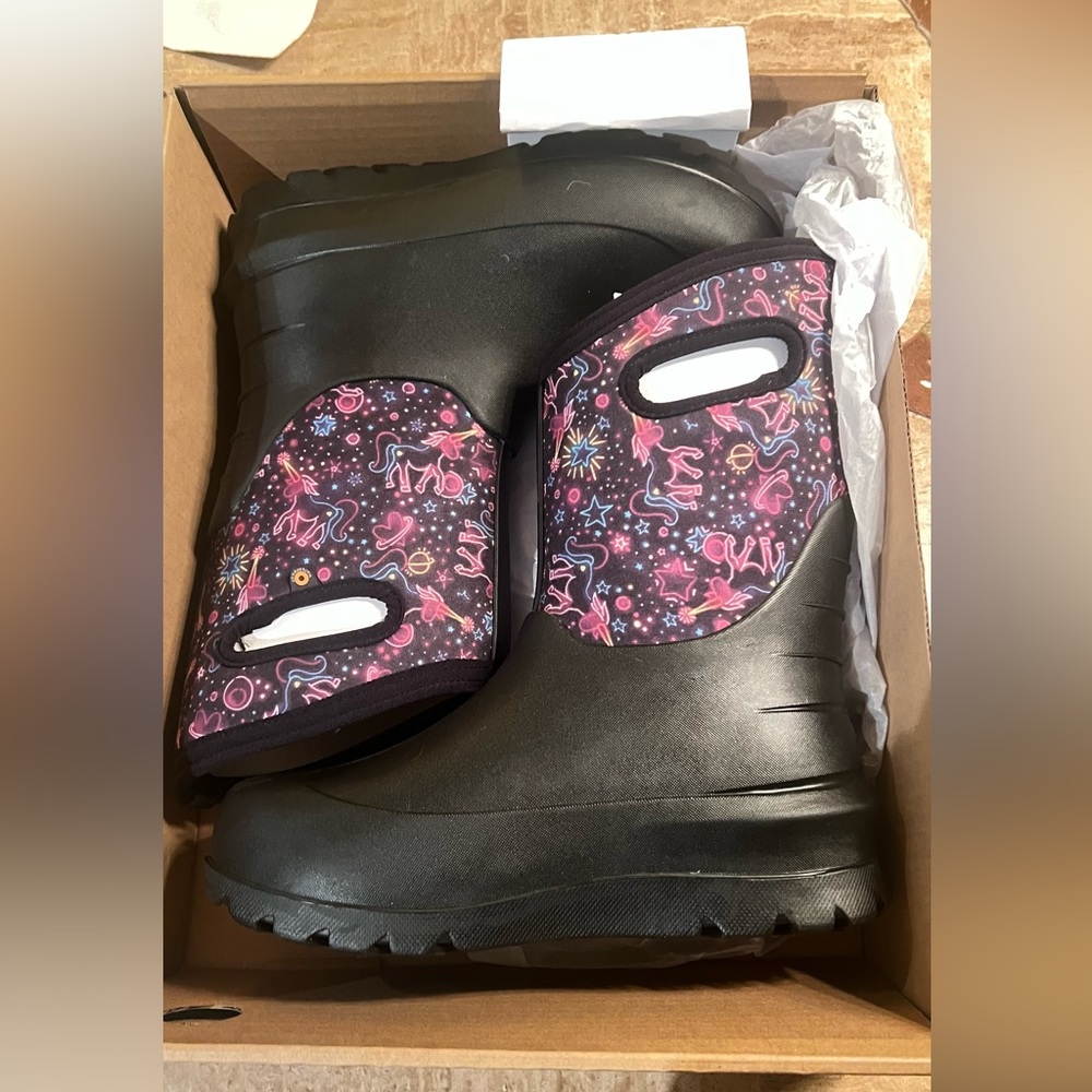 Brand new BOGs kids boots size 6 multi-colored
